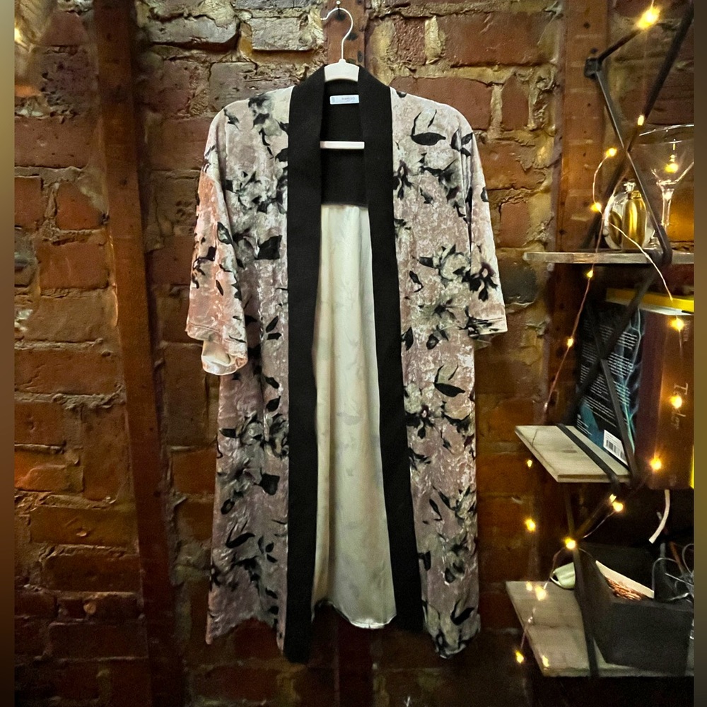 Mango velvet kimono